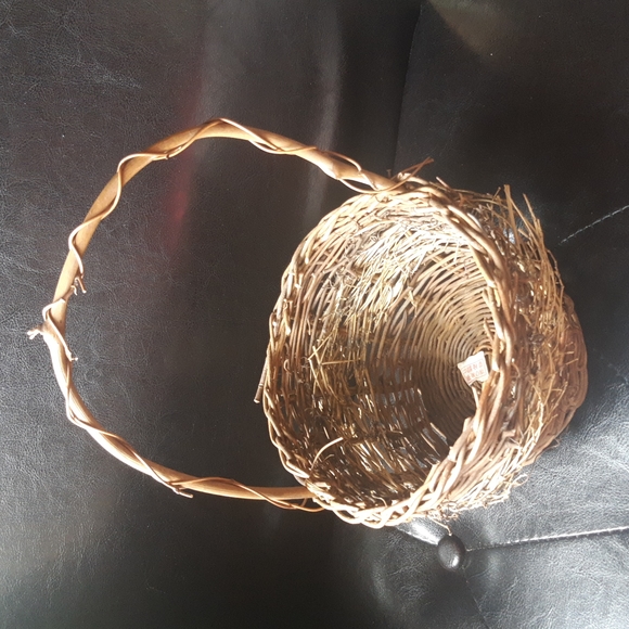 Wicket Basket Circle with Handle - Picture 4 of 14